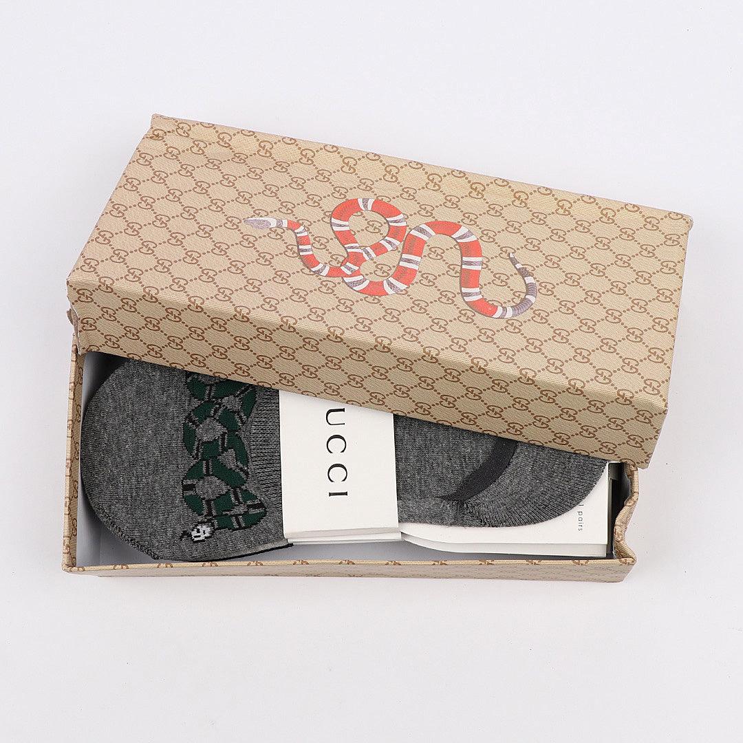 Crested Design 5 Pairs In Black Navy Blue White Grey socks - Obeezi.com